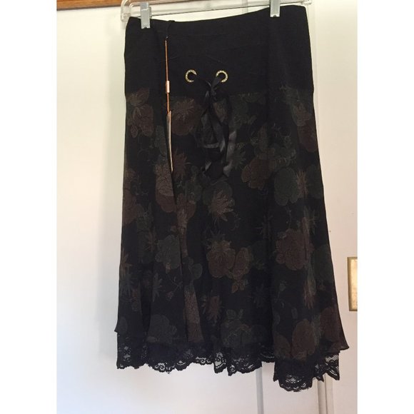 Beautiful Skirt with Gold Shimmer Flowers - Picture 1 of 8